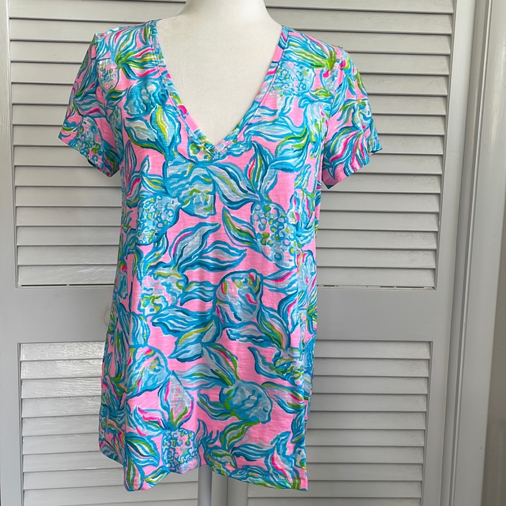 Lilly Pulitzer Etta V-Neck Top. NWOT. Size Medium.